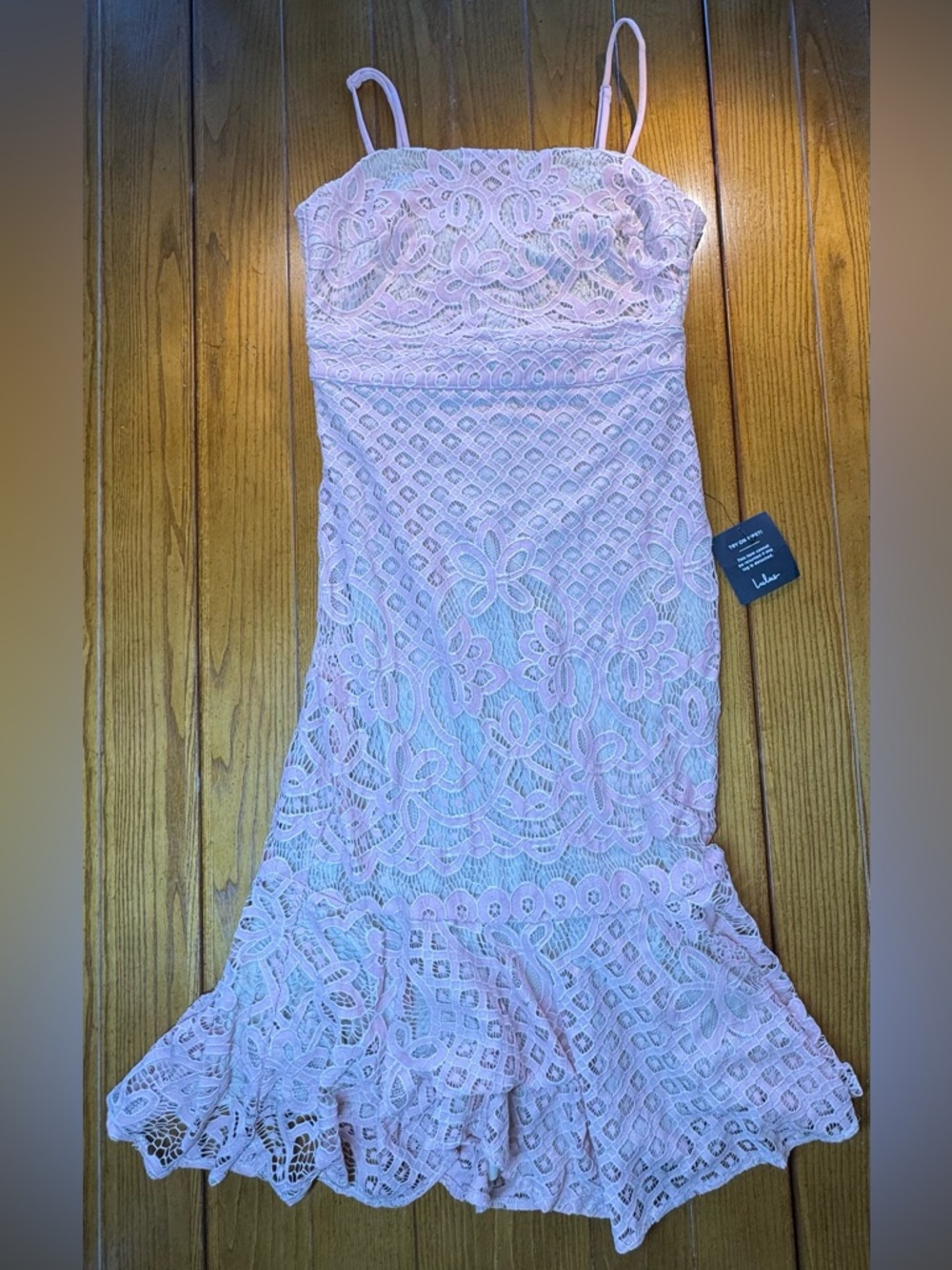 Lulus Pink Lace Midi Dress NWT- Size M 🌸